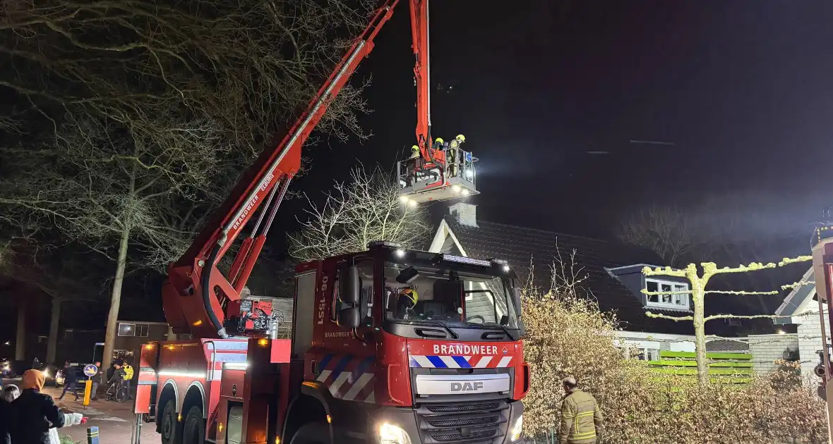 Hoogwerker ingezet bij schoorsteenbrand - Foto 3