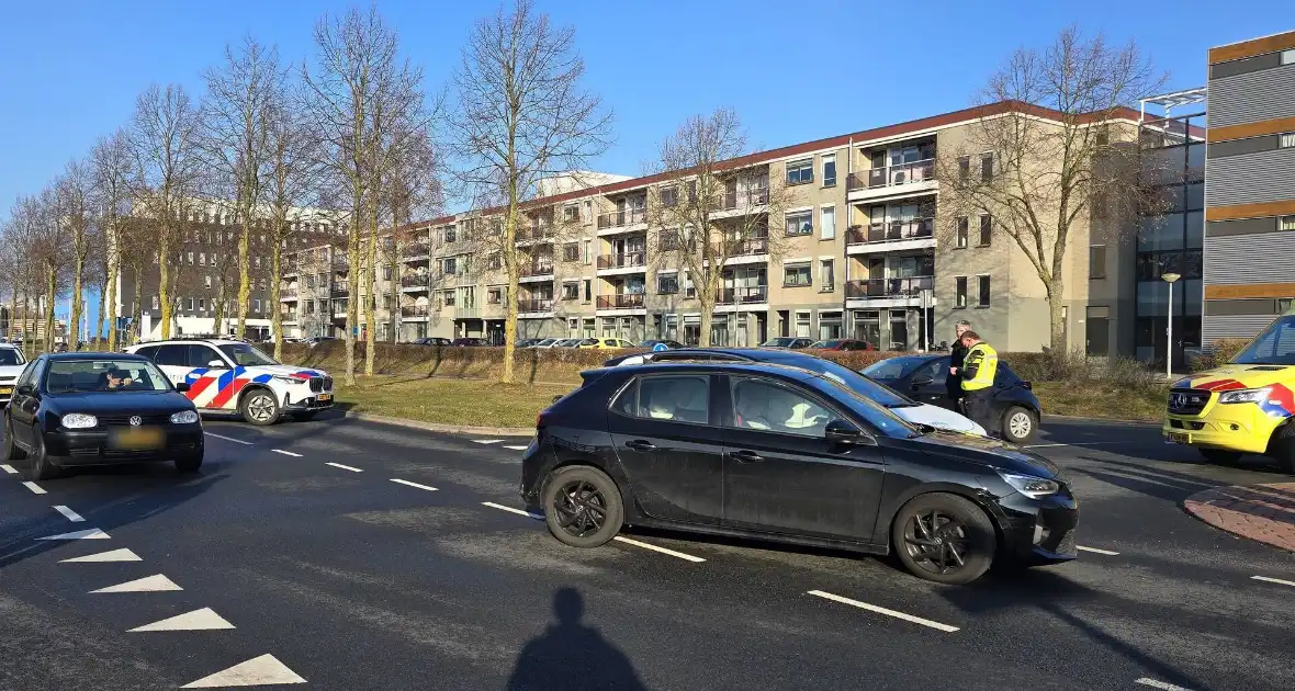 Voertuigen afgesleept na ongeluk - Foto 2