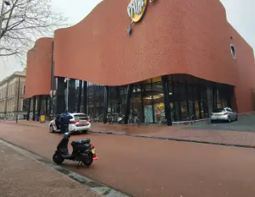 Valpartij van scooterrijder leidt tot ambulance inzet