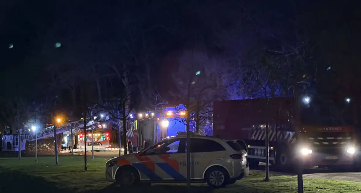 Woningbrand leidt tot evacuatie en gewonden - Foto 1