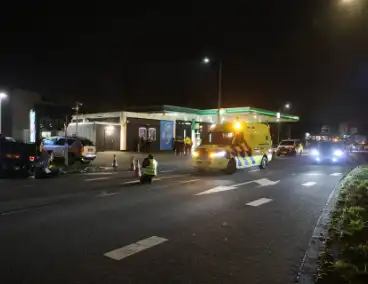 Aanrijding tussen twee voertuigen bij benzinepomp