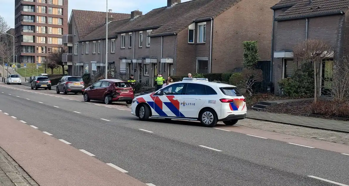 Ongeval zorgt voor schade aan voertuigen - Foto 2