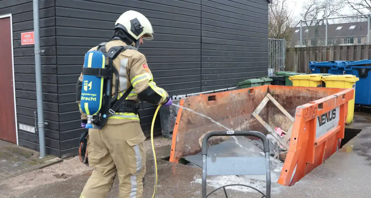 Brand in afvalcontainer bij hockeyvereniging - Foto 5