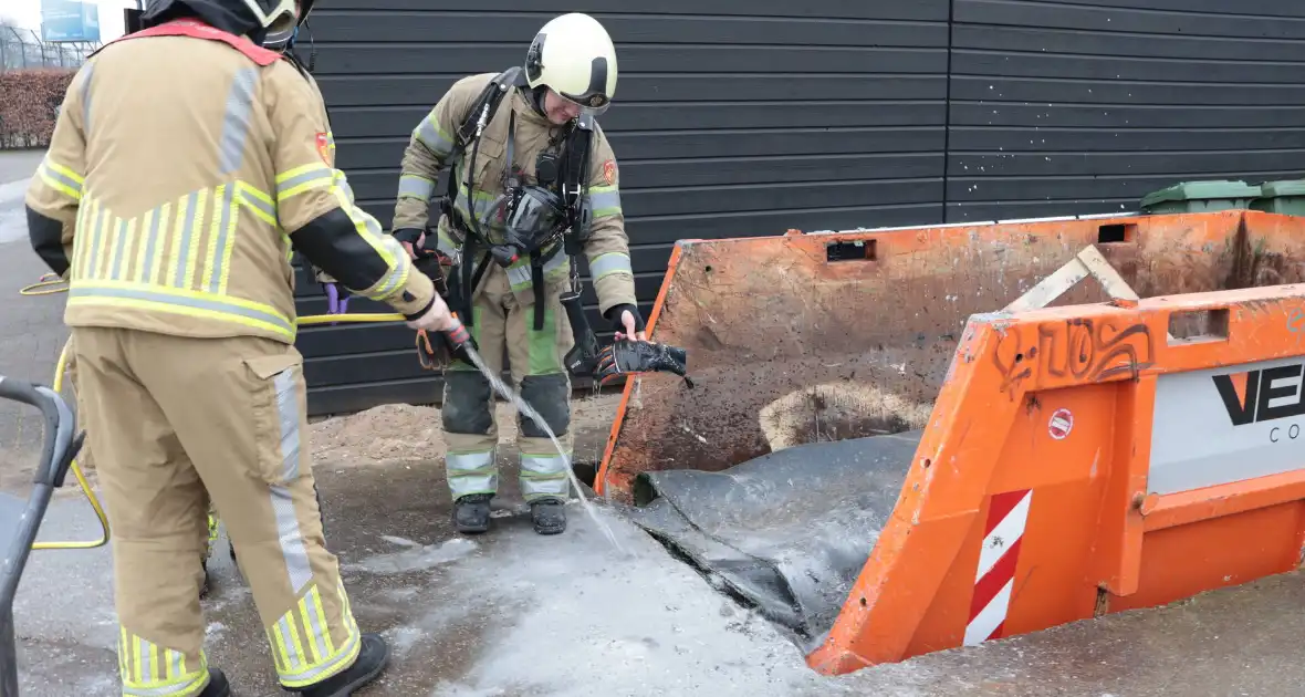 Brand in afvalcontainer bij hockeyvereniging - Foto 6