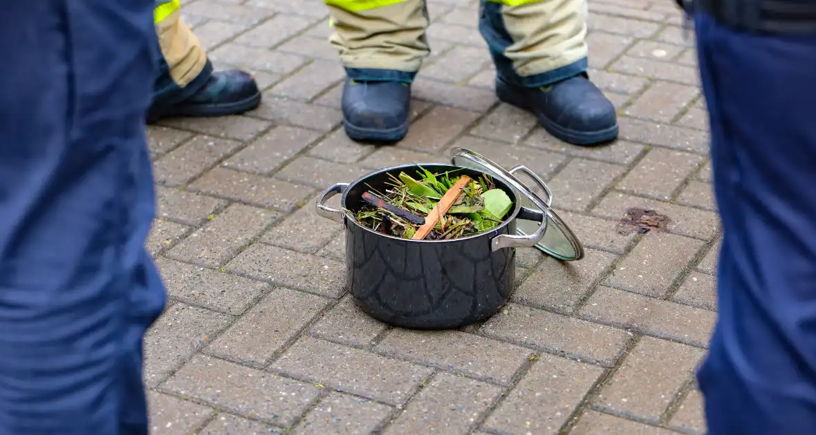 Brandweer inzet door pan met kruiden - Foto 4