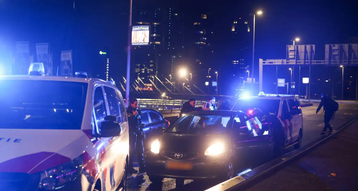 Politieachtervolging eindigt op Erasmusbrug - Foto 1