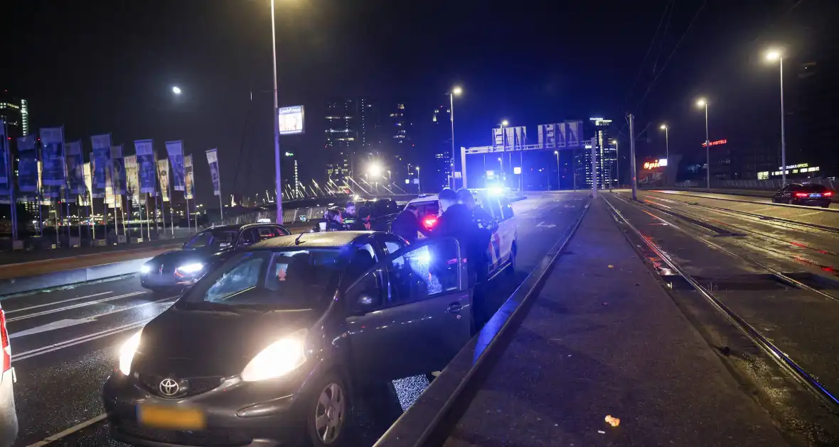 Politieachtervolging eindigt op Erasmusbrug - Foto 12