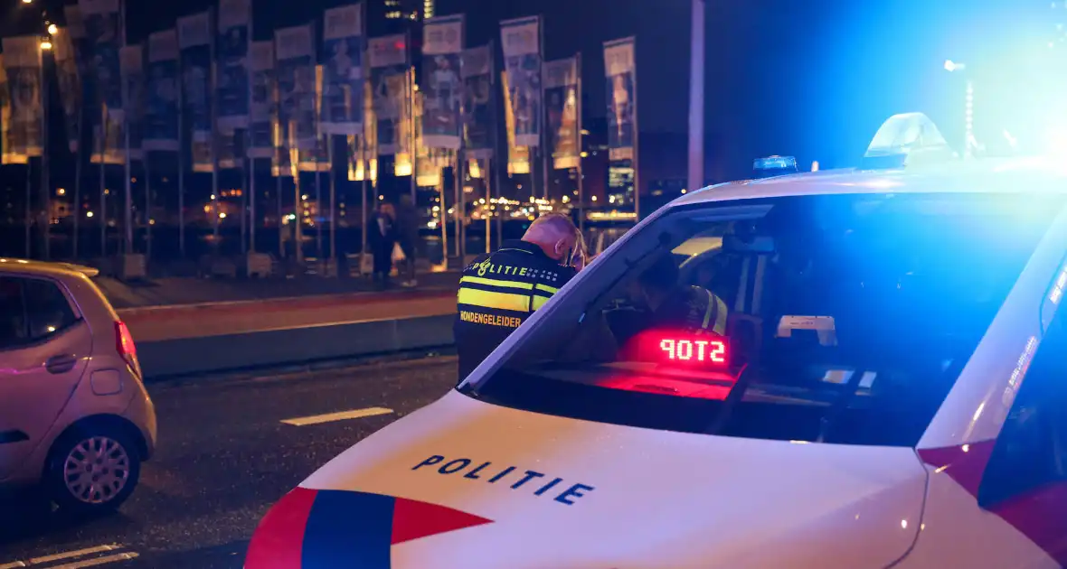 Politieachtervolging eindigt op Erasmusbrug - Foto 13