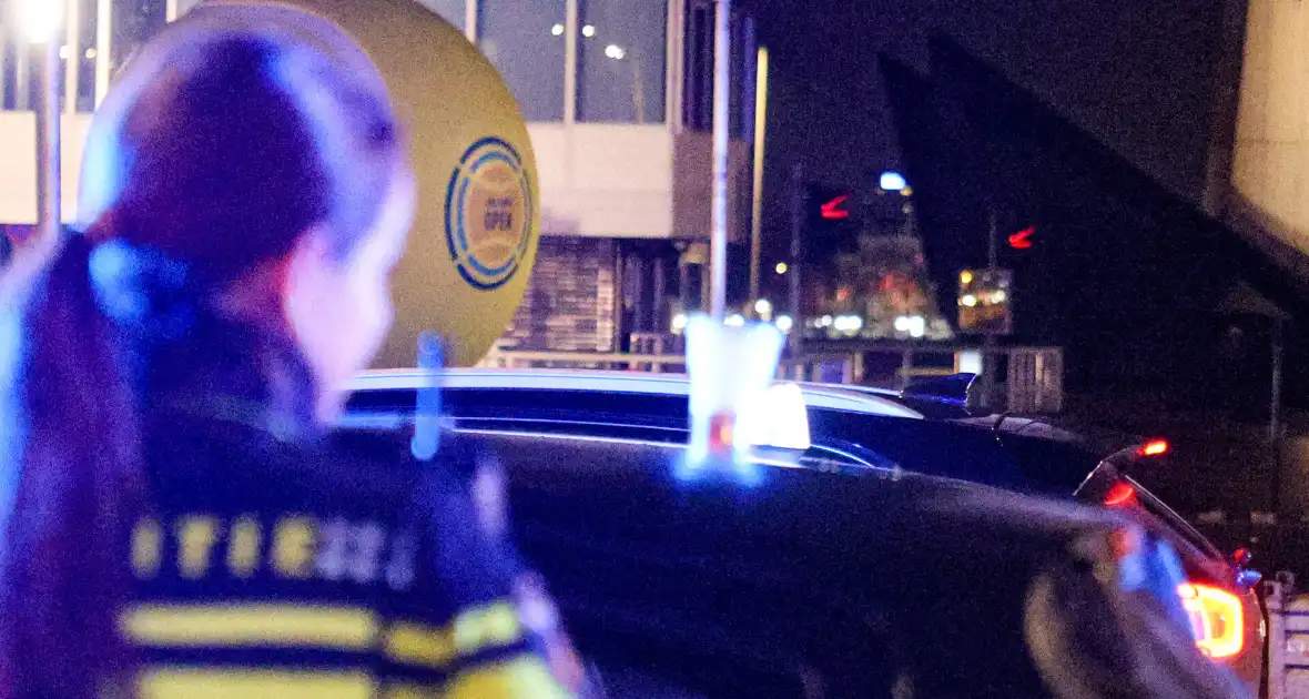 Politieachtervolging eindigt op Erasmusbrug - Foto 8