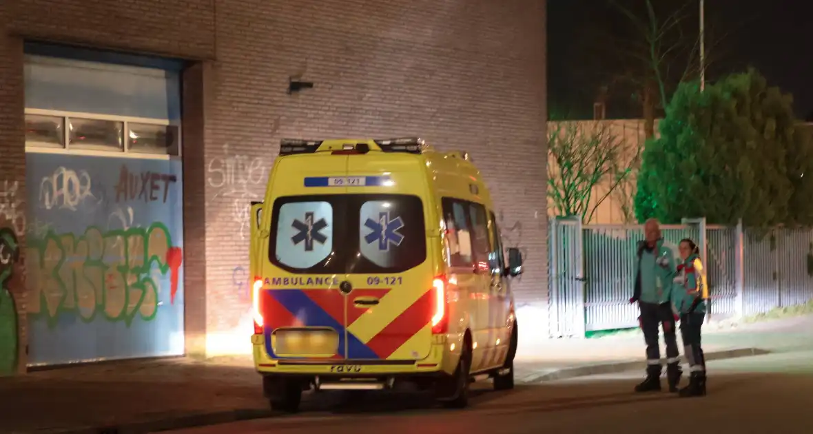 Persoon komt veilig uit water na incident - Foto 2