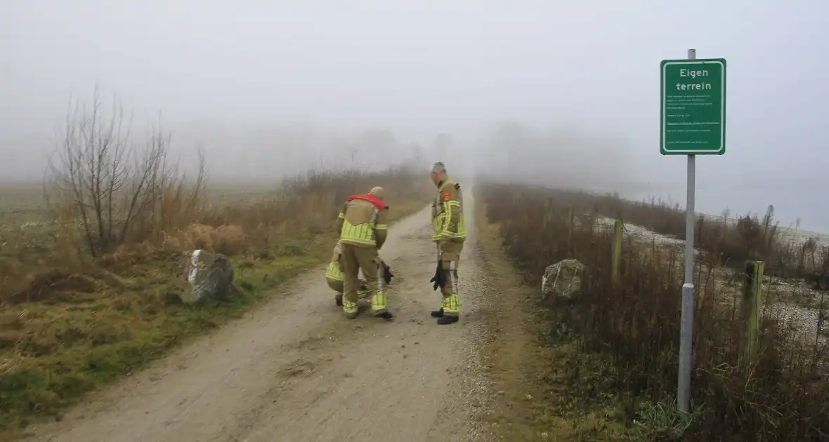 Buitenbrand onder monumentale bank na barbecue - Foto 19
