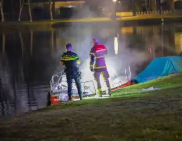 Brand verwoest plezierboot