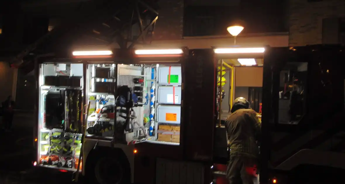 Autobrand in garage snel onder controle - Foto 2