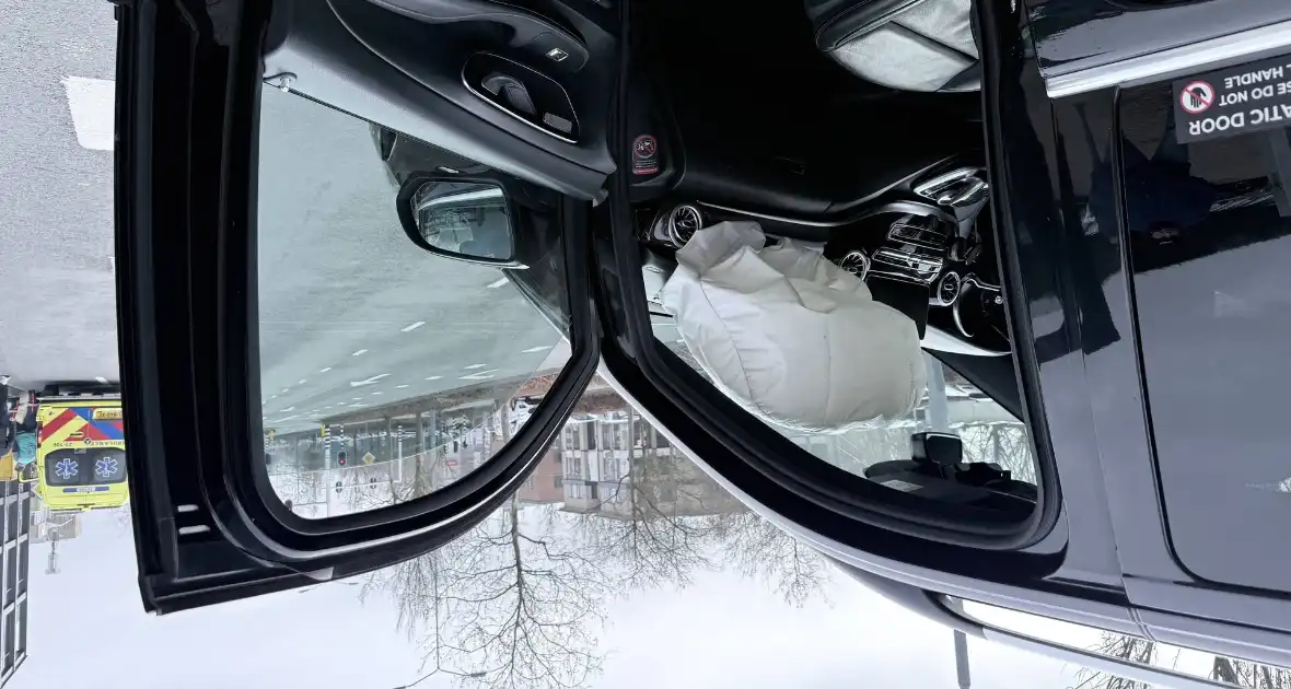 Taxi total-loss na botsing met auto