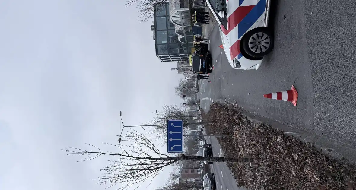 Taxi total-loss na botsing met auto - Foto 1