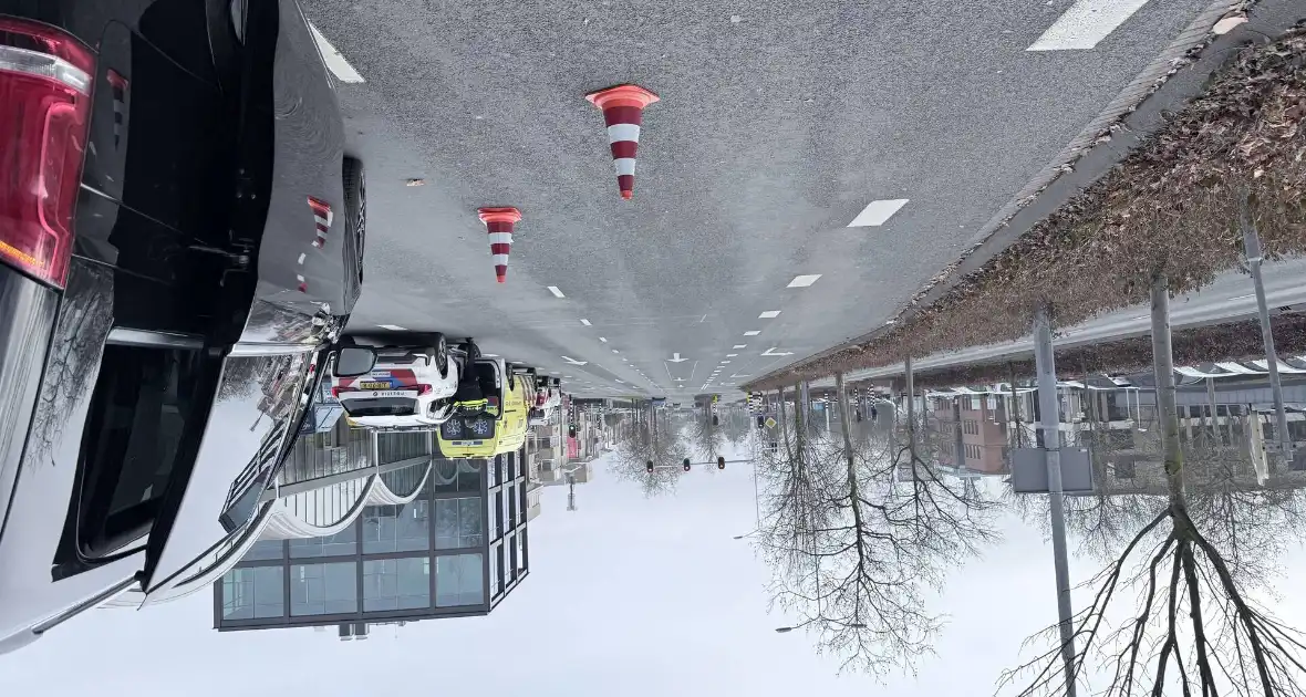 Taxi total-loss na botsing met auto - Foto 2