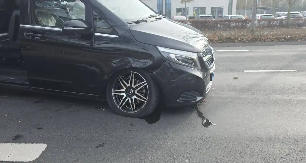 Taxi total-loss na botsing met auto - Foto 6