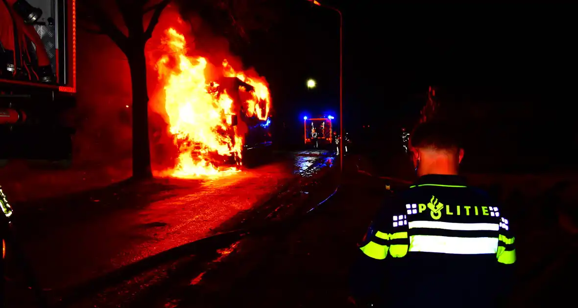 Brand in vrachtwagen zonder hinder