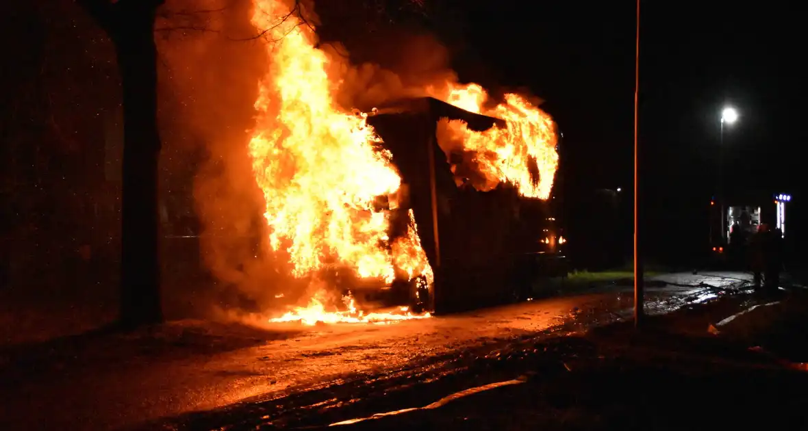 Brand in vrachtwagen zonder hinder - Foto 2