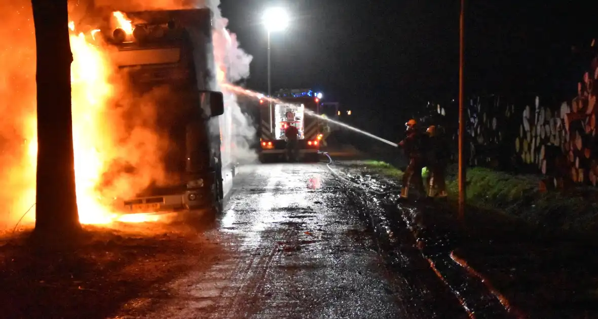Brand in vrachtwagen zonder hinder - Foto 5