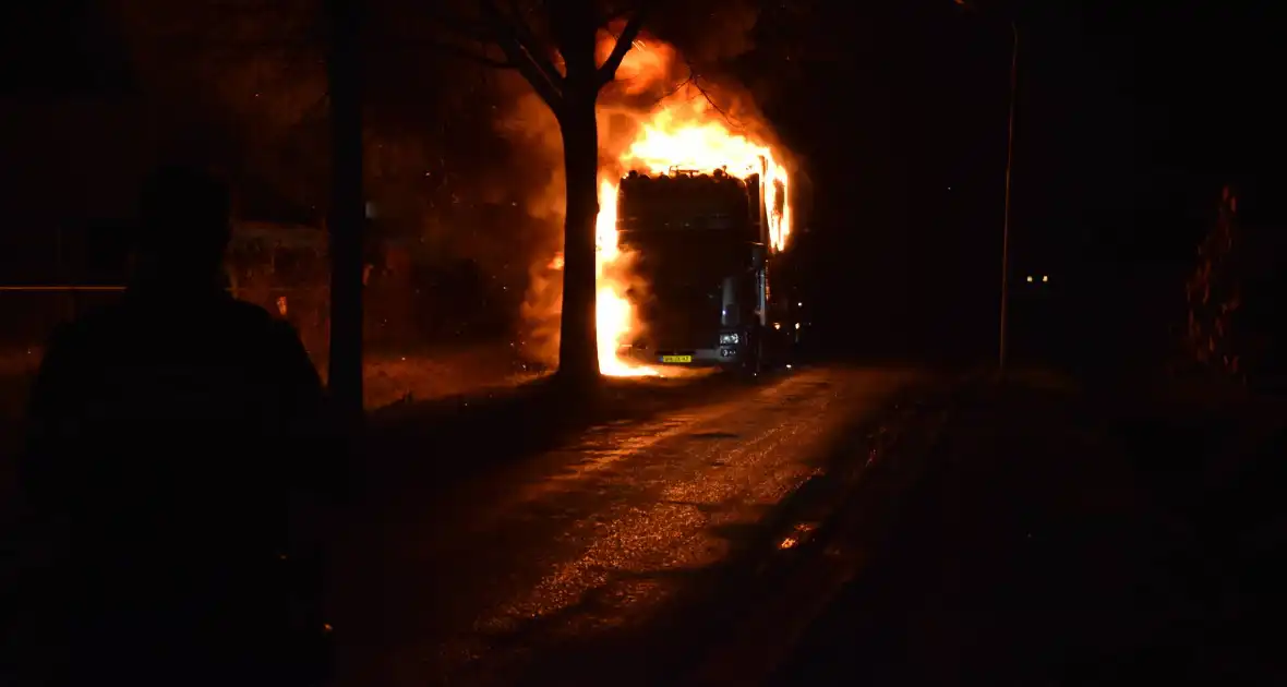 Brand in vrachtwagen zonder hinder - Foto 6
