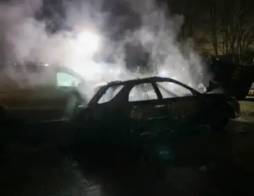 Auto in vlammen opgegaan met vermoedelijke brandstichting