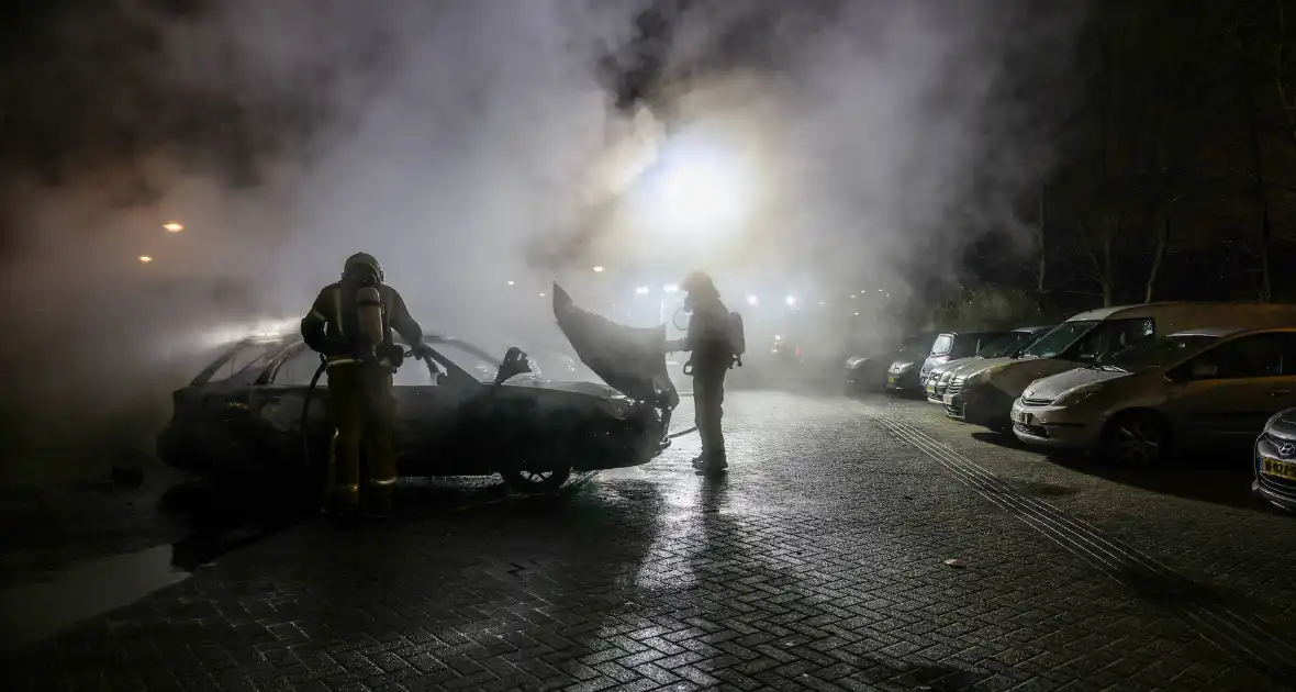 Auto in vlammen opgegaan met vermoedelijke brandstichting - Foto 1