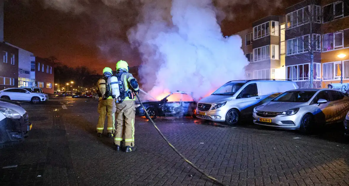 Auto in vlammen opgegaan met vermoedelijke brandstichting - Foto 10