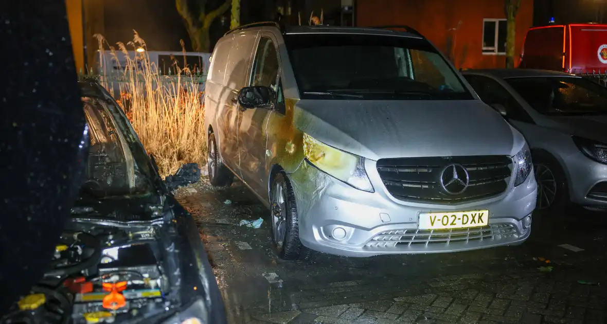 Auto in vlammen opgegaan met vermoedelijke brandstichting - Foto 11
