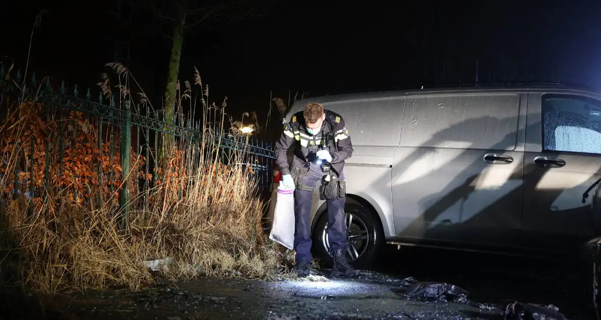 Auto in vlammen opgegaan met vermoedelijke brandstichting - Foto 12