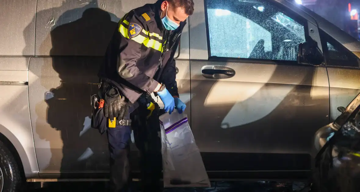 Auto in vlammen opgegaan met vermoedelijke brandstichting - Foto 15