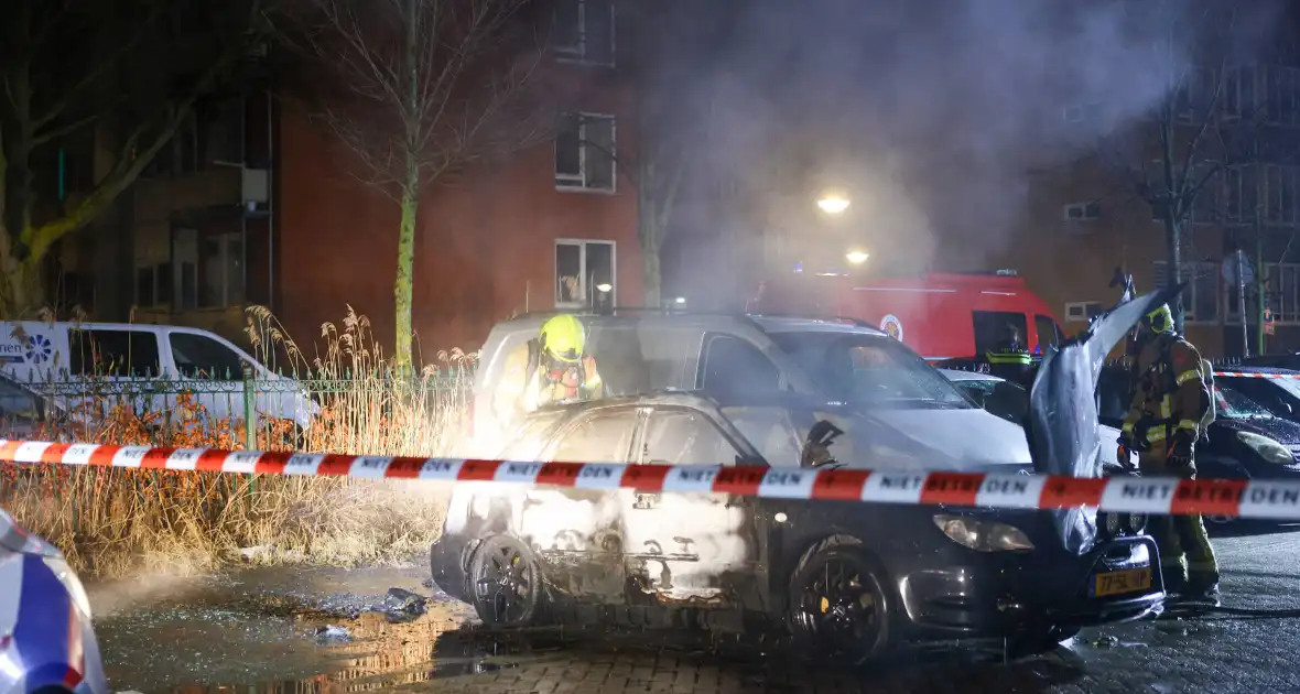 Auto in vlammen opgegaan met vermoedelijke brandstichting - Foto 16