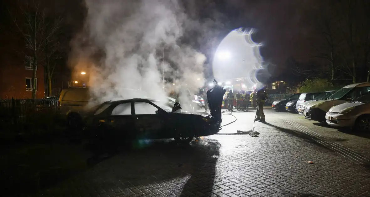 Auto in vlammen opgegaan met vermoedelijke brandstichting - Foto 17