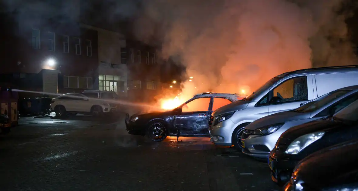 Auto in vlammen opgegaan met vermoedelijke brandstichting - Foto 4