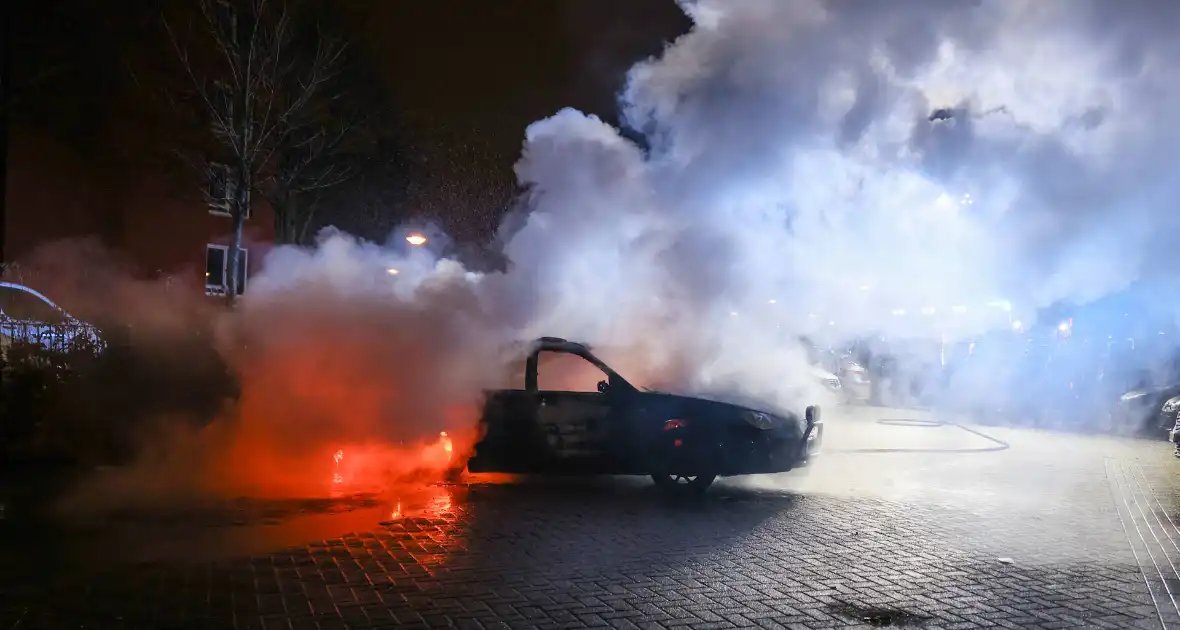 Auto in vlammen opgegaan met vermoedelijke brandstichting - Foto 5