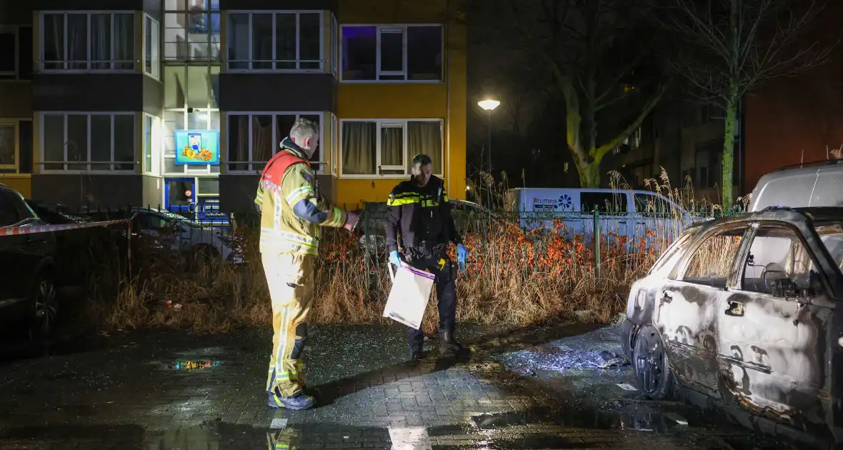 Auto in vlammen opgegaan met vermoedelijke brandstichting - Foto 7