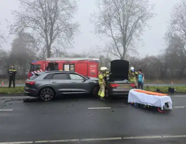 Verkeerschaos door botsing tussen twee voertuigen