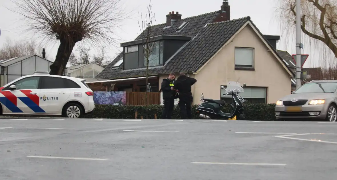 Automobiliste ziet scooterrijder over het hoofd - Foto 3