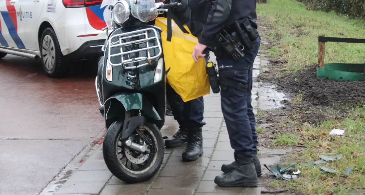 Automobiliste ziet scooterrijder over het hoofd - Foto 6