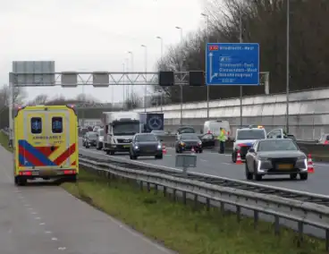 Ongeval leidt tot flinke schade en verkeershinder op A15