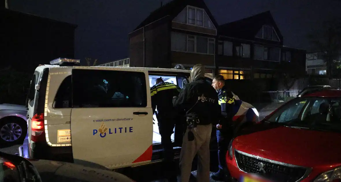 Team Parate Eenheid houdt persoon aan in woning