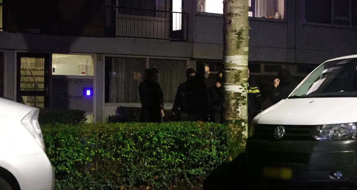 Team Parate Eenheid houdt persoon aan in woning - Foto 1