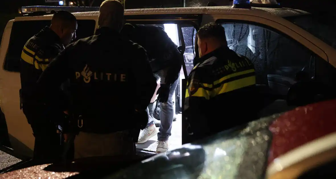 Team Parate Eenheid houdt persoon aan in woning - Foto 11