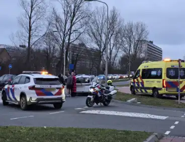 Auto-ongeluk op rotonde verstoort verkeer
