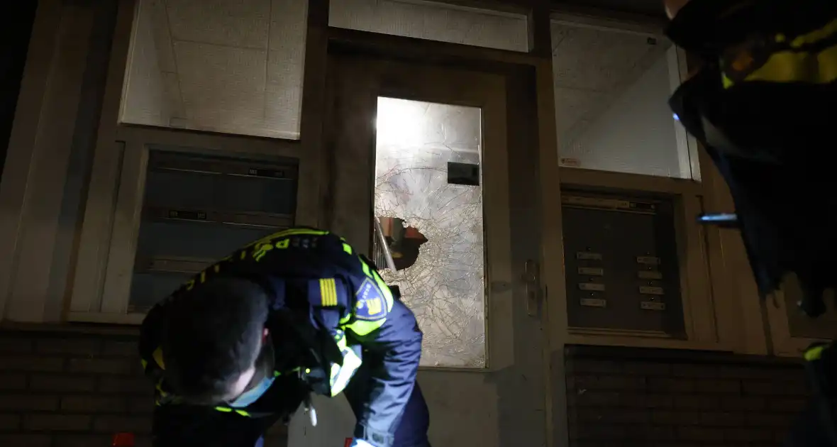 Explosie bij portiekwoning veroorzaakt aanzienlijke schade - Foto 10