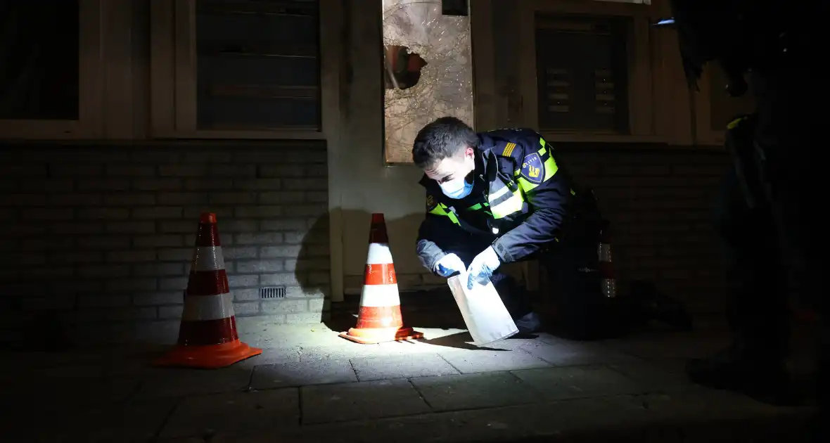 Explosie bij portiekwoning veroorzaakt aanzienlijke schade - Foto 20