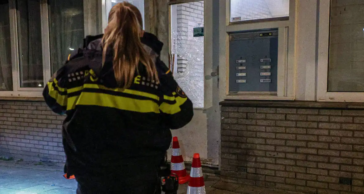Explosie bij portiekwoning veroorzaakt aanzienlijke schade - Foto 3