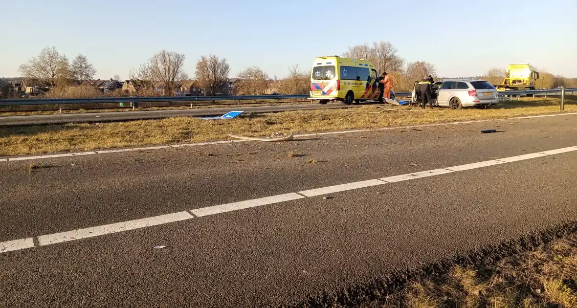 Automobilist verliest macht over het stuur en ramt een verkeersbord - Foto 2