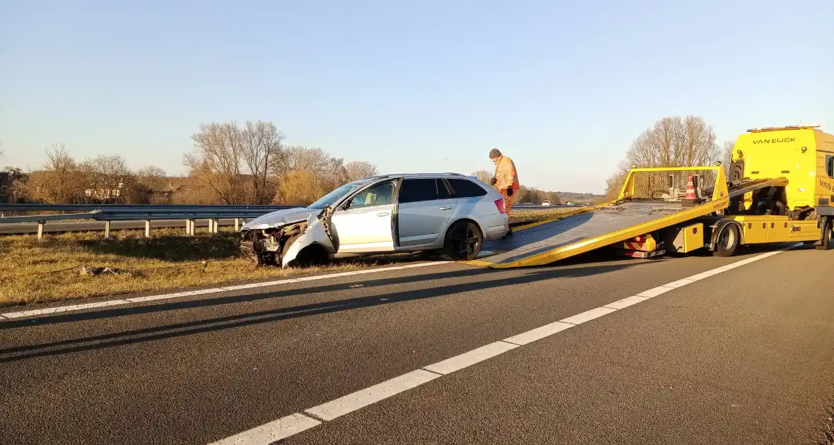 Automobilist verliest macht over het stuur en ramt een verkeersbord - Foto 6
