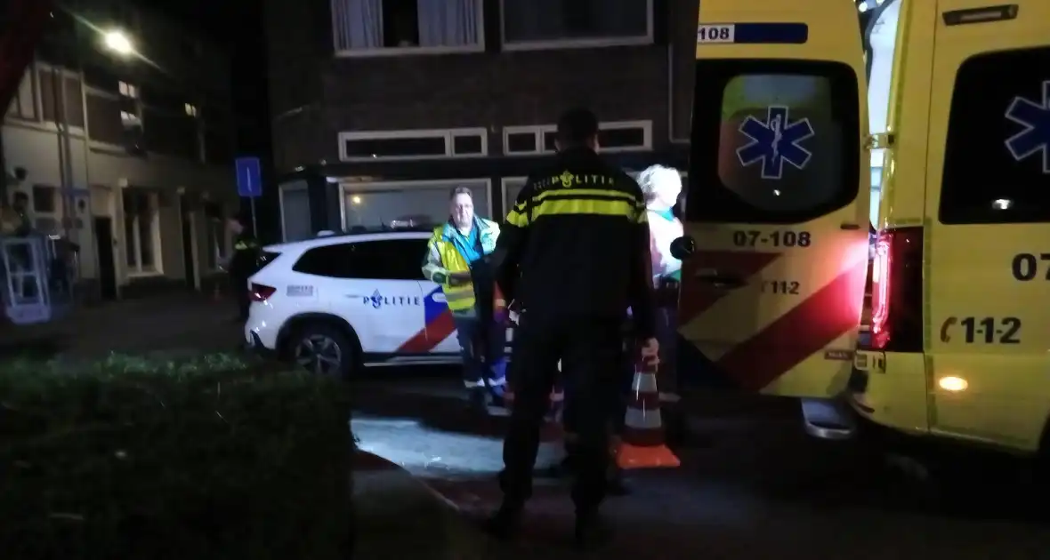 Persoon uit woning gehaald met hoogwerker